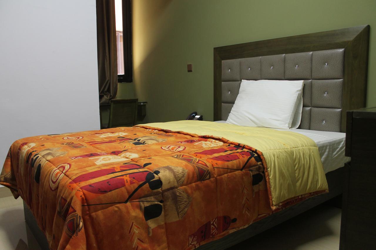 Wakola Hotel Cheikh Anta Dakar Extérieur photo